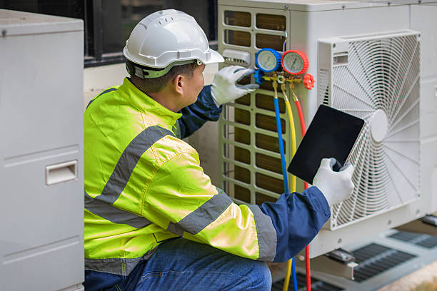 Professional Hvac technician working in Danville, IA